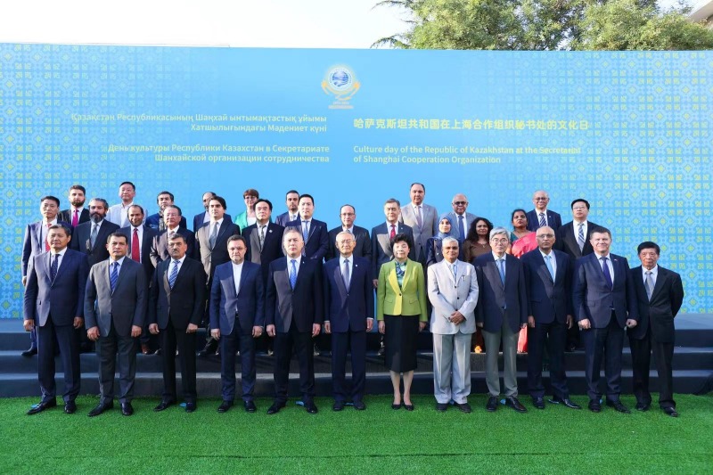 活動現場來賓合影留念。主辦方供圖