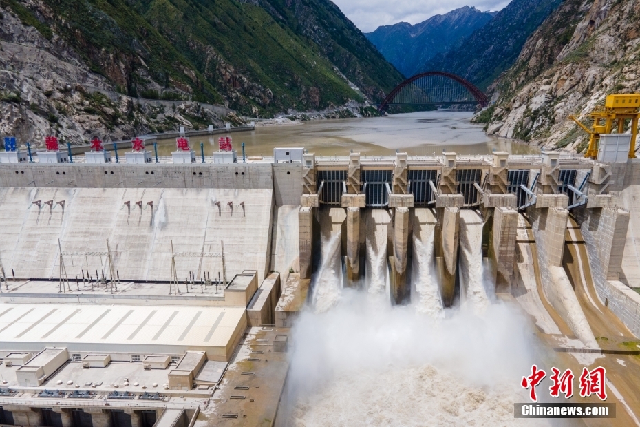 資料圖為2021年8月7日,西藏山南雅魯藏布江上的藏木水電站。(無人機畫面) <a target='_blank' href='/'><p align=